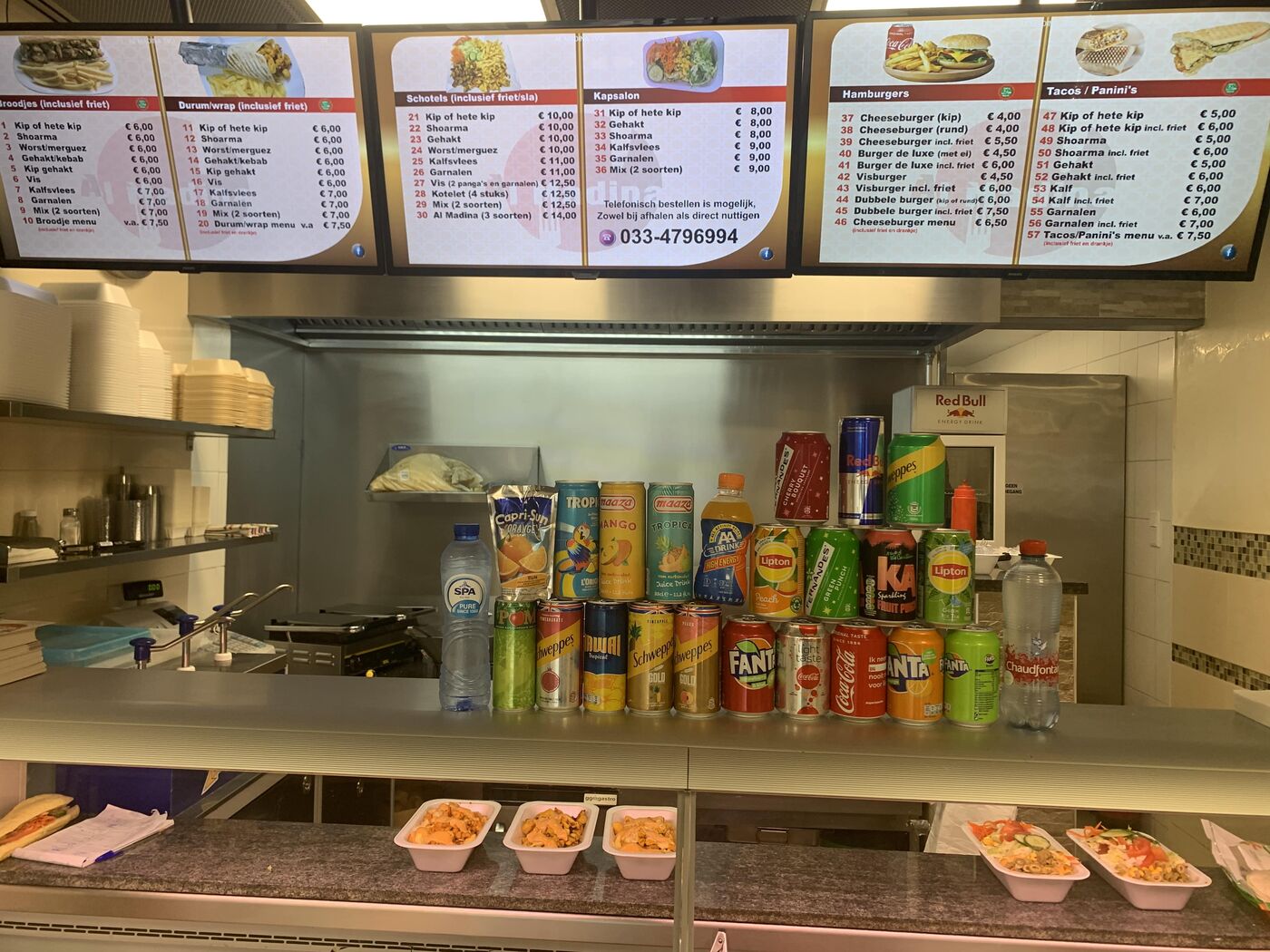 Verfrissend drankje geserveerd in een hoog glas