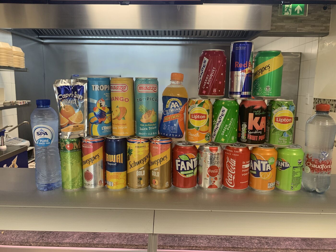 Koele verse drank met ijs, ideaal bij het eten
