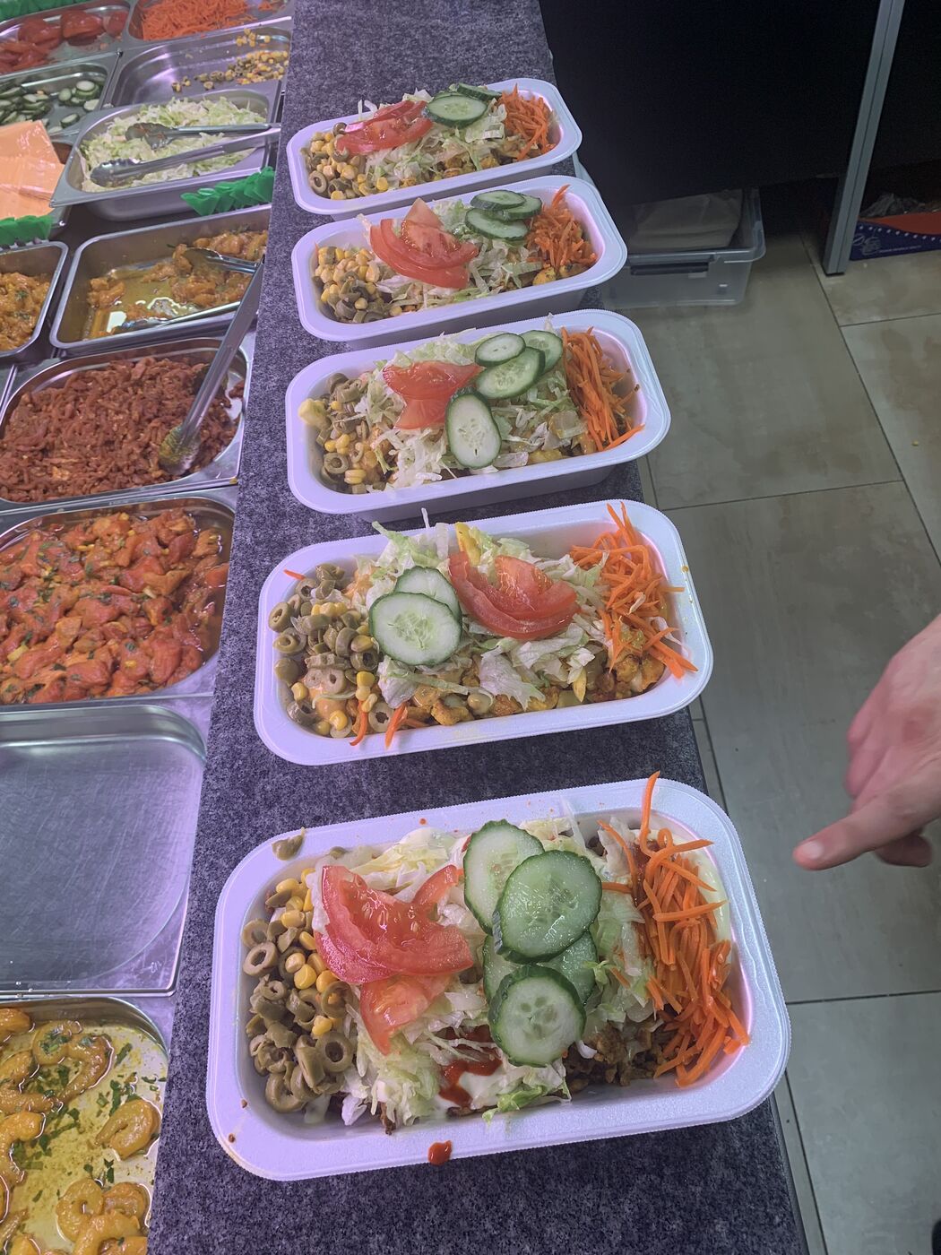 Overheerlijke kapsalon met gesmolten kaas en shoarmavlees