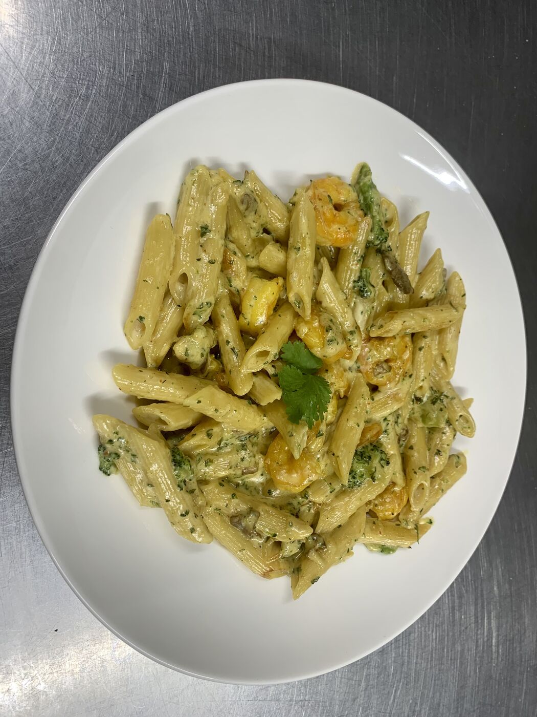 Overheerlijke pasta rijkelijk overgoten met saus